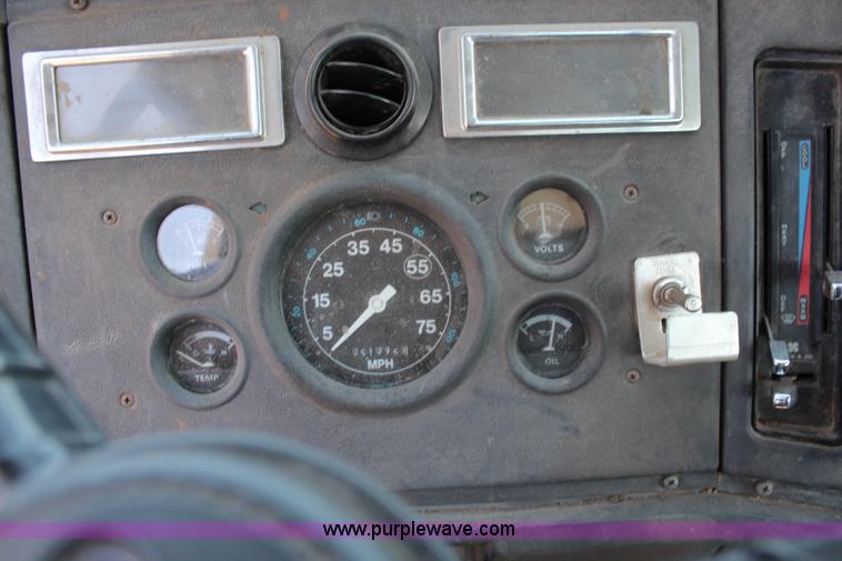 image for item I5806 1990 Ford L8000 utility truck