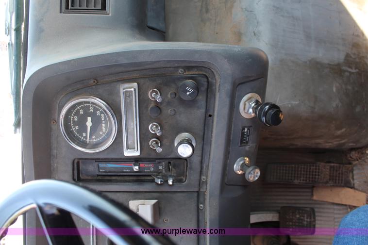 image for item I5806 1990 Ford L8000 utility truck