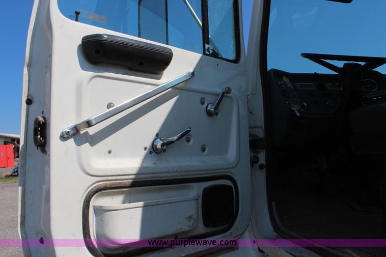 image for item I5806 1990 Ford L8000 utility truck