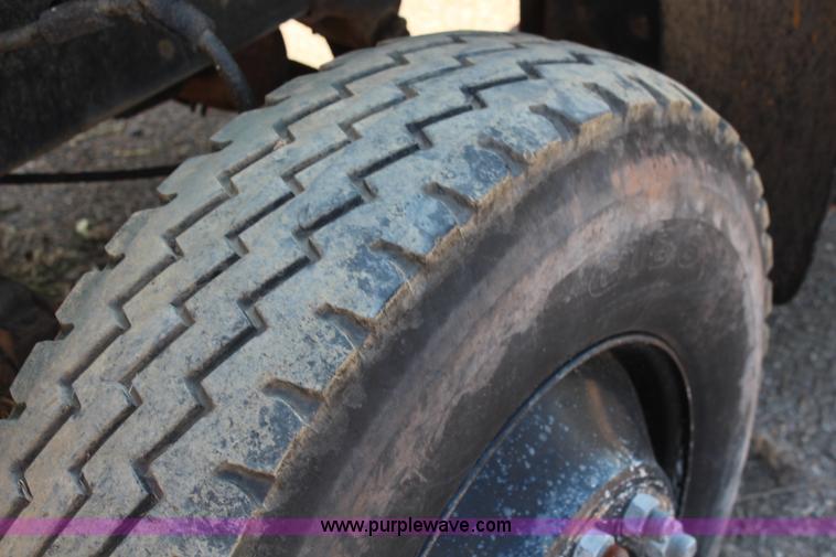 image for item I5806 1990 Ford L8000 utility truck