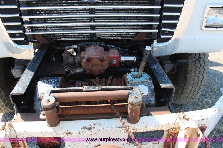 image for item I5806 1990 Ford L8000 utility truck