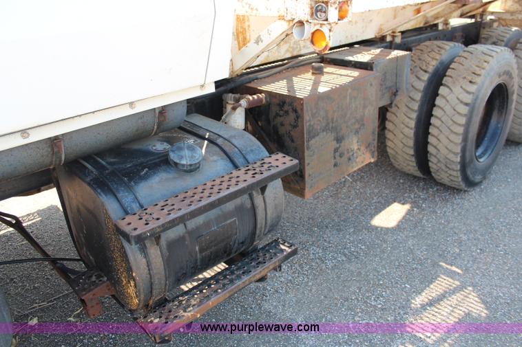 image for item I5806 1990 Ford L8000 utility truck