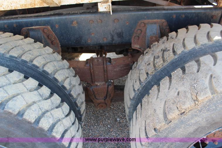 image for item I5806 1990 Ford L8000 utility truck