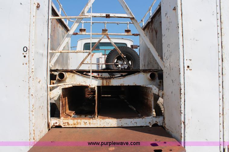 image for item I5806 1990 Ford L8000 utility truck