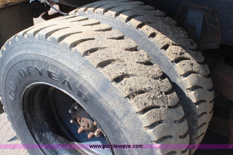 image for item I5806 1990 Ford L8000 utility truck