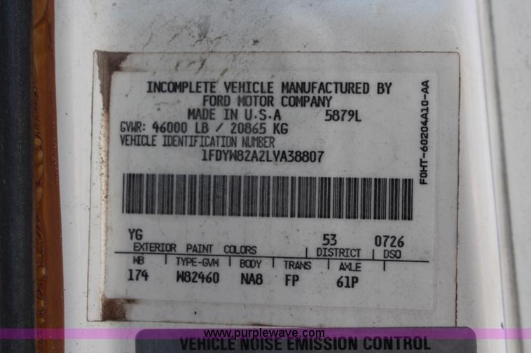 image for item I5806 1990 Ford L8000 utility truck