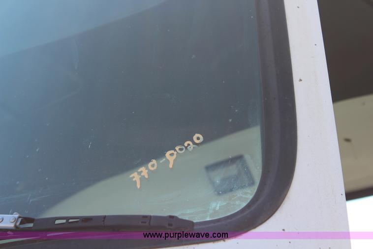 image for item I5806 1990 Ford L8000 utility truck