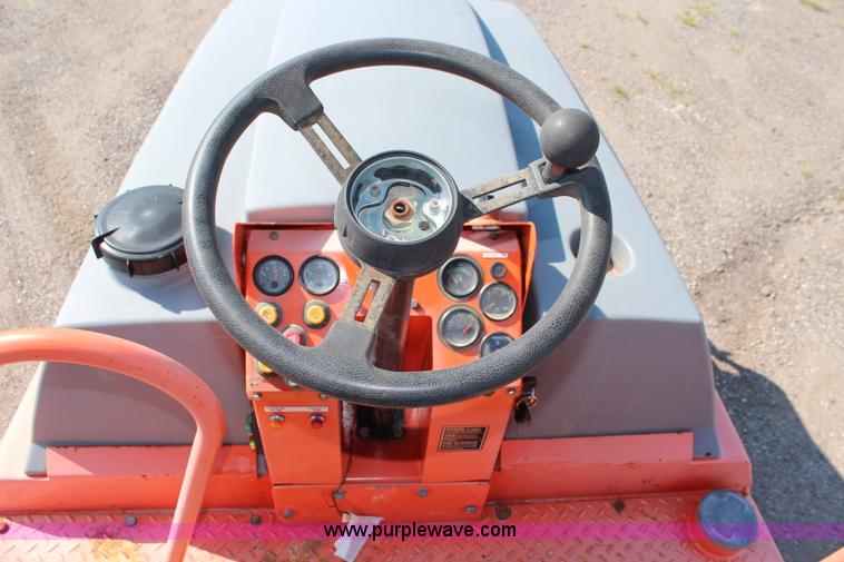 image for item I5810 2002 Hamm GRW6 pneumatic roller