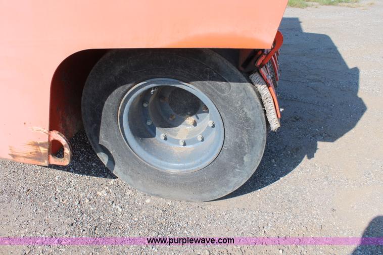 image for item I5810 2002 Hamm GRW6 pneumatic roller