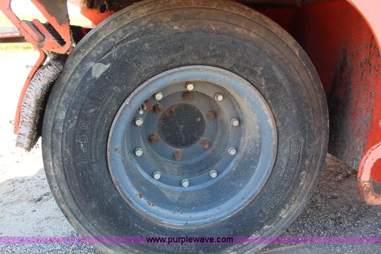 image for item I5810 2002 Hamm GRW6 pneumatic roller