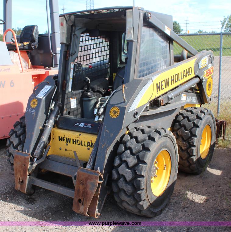 image for item I5811 2007 New Holland L190 skid steer