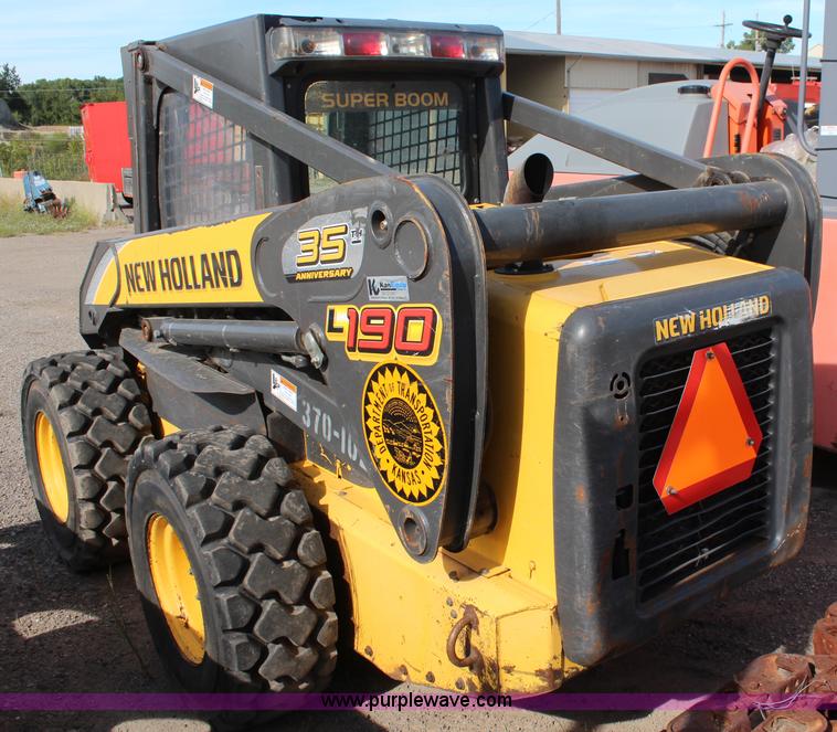 image for item I5811 2007 New Holland L190 skid steer