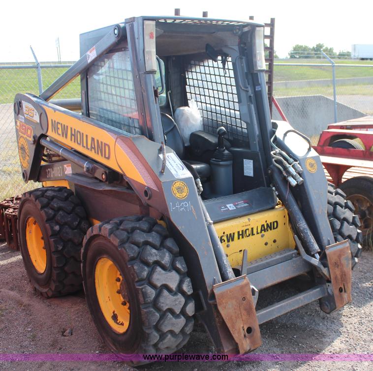 image for item I5811 2007 New Holland L190 skid steer