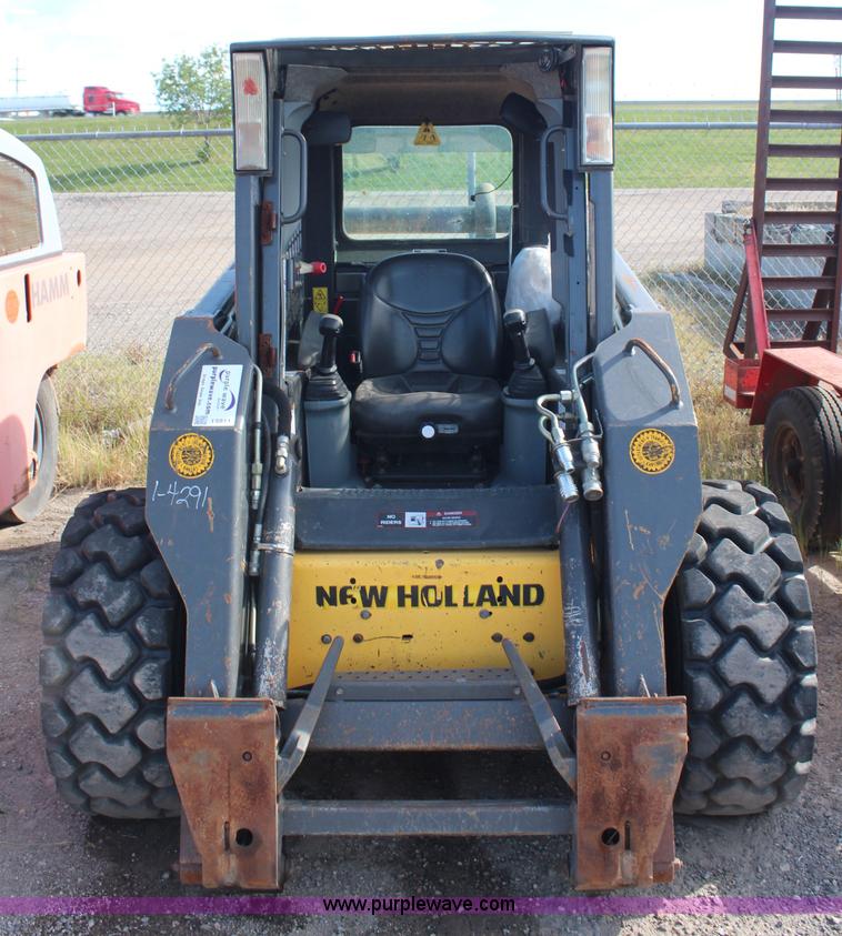 image for item I5811 2007 New Holland L190 skid steer
