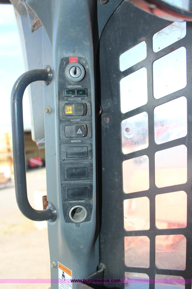 image for item I5811 2007 New Holland L190 skid steer