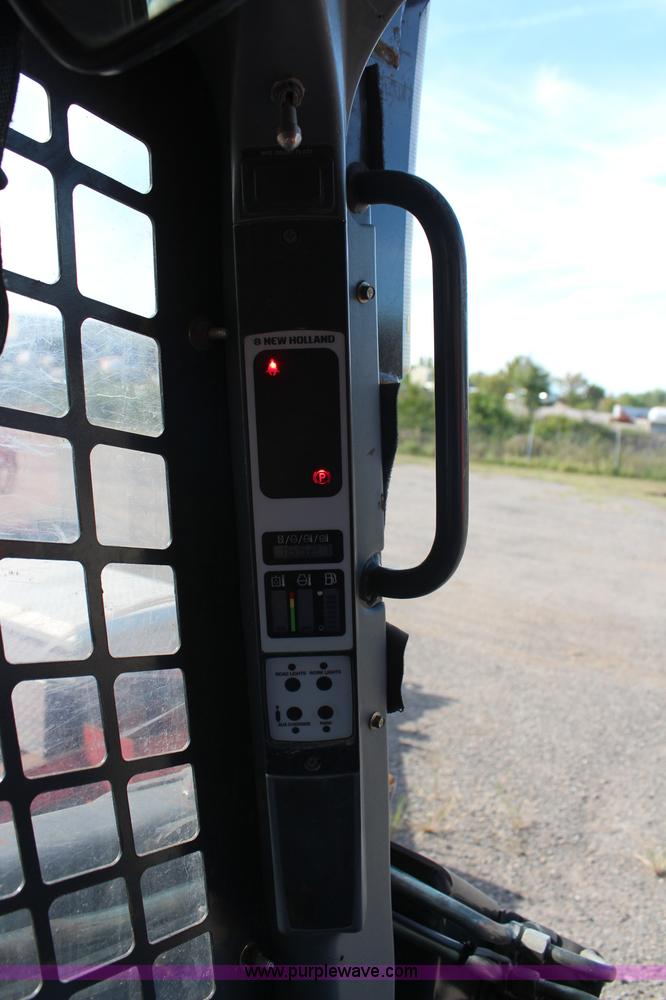 image for item I5811 2007 New Holland L190 skid steer