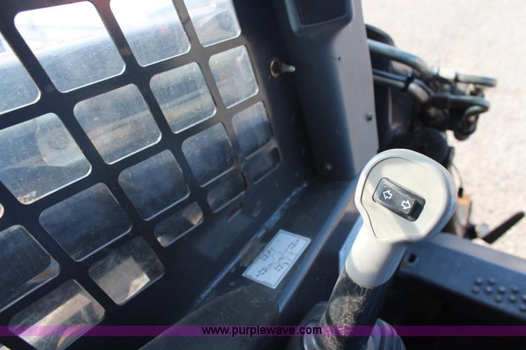 image for item I5811 2007 New Holland L190 skid steer