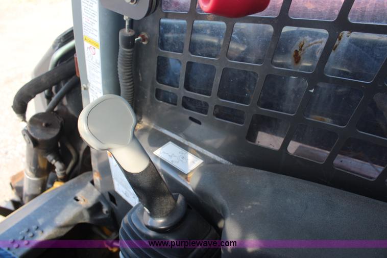 image for item I5811 2007 New Holland L190 skid steer