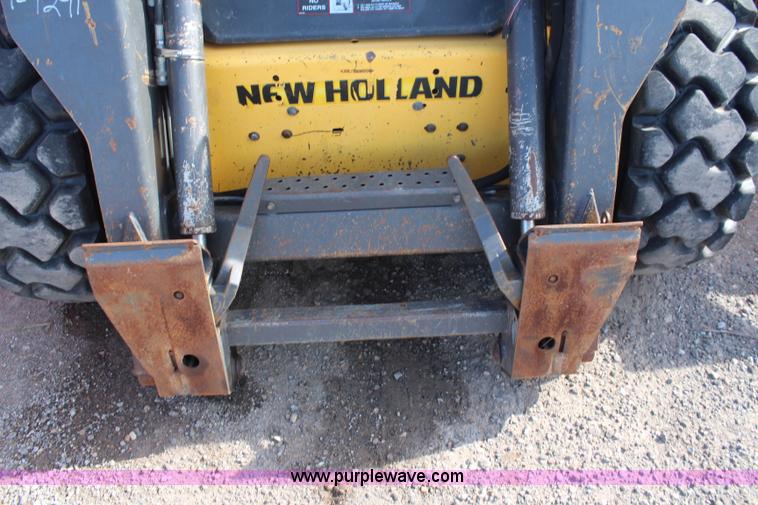 image for item I5811 2007 New Holland L190 skid steer