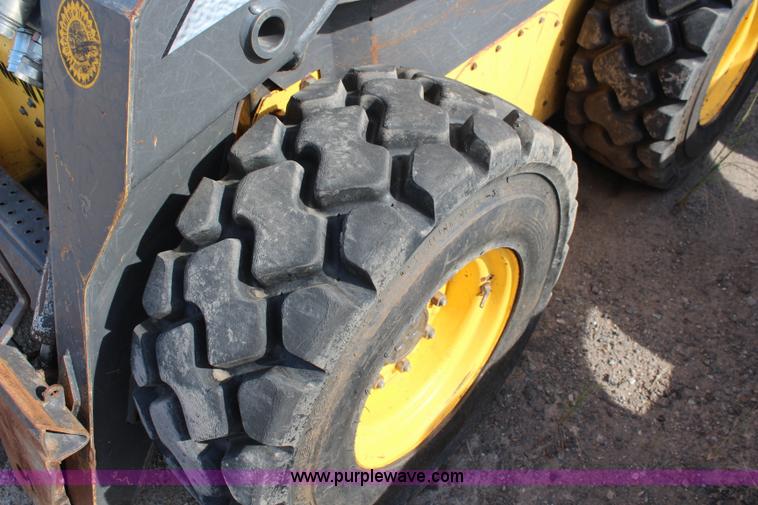 image for item I5811 2007 New Holland L190 skid steer