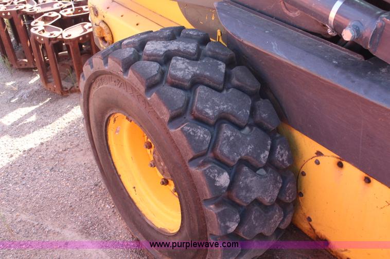 image for item I5811 2007 New Holland L190 skid steer