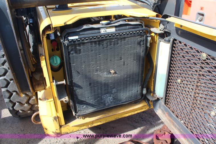 image for item I5811 2007 New Holland L190 skid steer