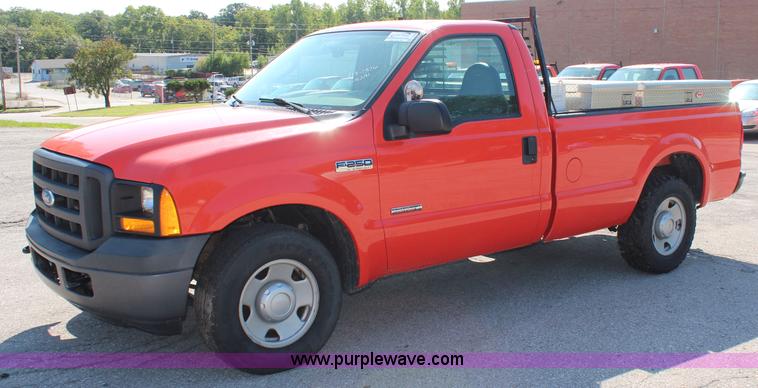 image for item I5818 2006 Ford F250 Super Duty XL pickup truck