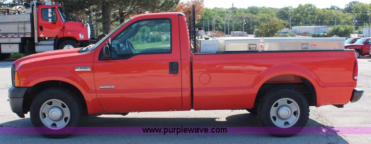 image for item I5818 2006 Ford F250 Super Duty XL pickup truck