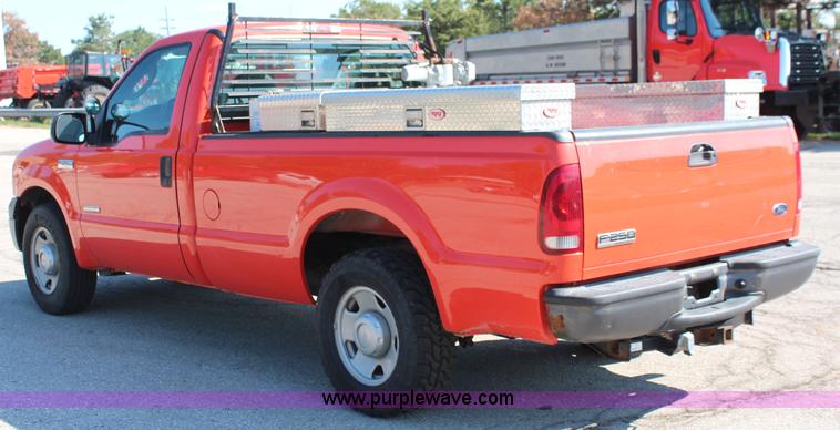 image for item I5818 2006 Ford F250 Super Duty XL pickup truck