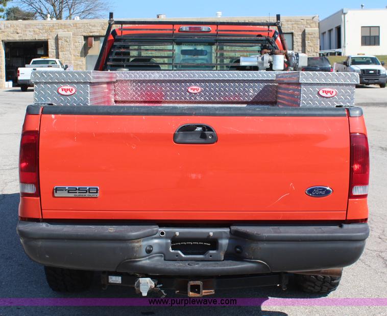 image for item I5818 2006 Ford F250 Super Duty XL pickup truck