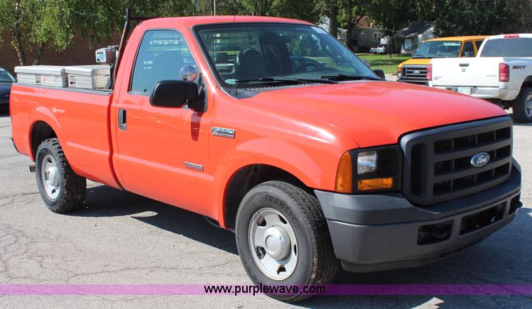 image for item I5818 2006 Ford F250 Super Duty XL pickup truck