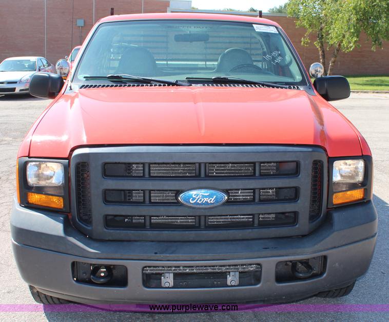 image for item I5818 2006 Ford F250 Super Duty XL pickup truck