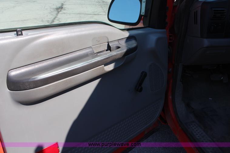 image for item I5818 2006 Ford F250 Super Duty XL pickup truck