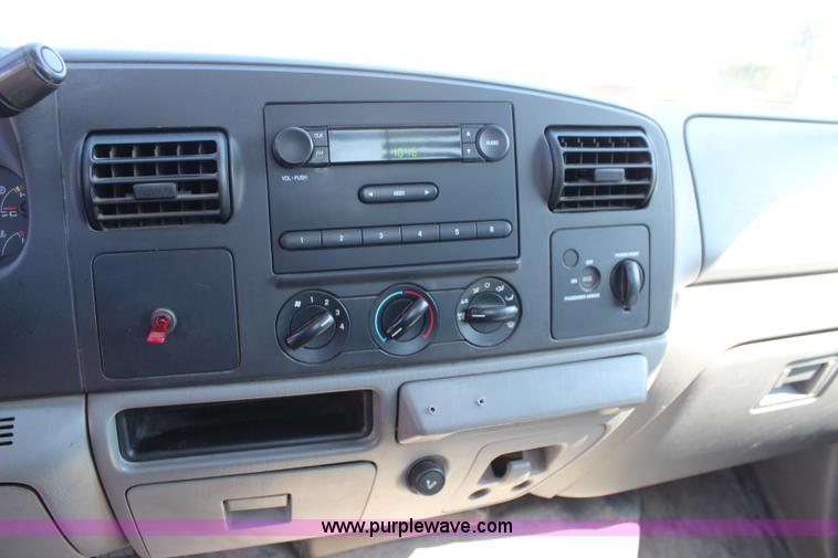 image for item I5818 2006 Ford F250 Super Duty XL pickup truck