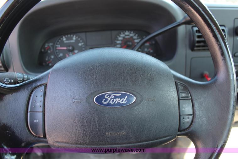 image for item I5818 2006 Ford F250 Super Duty XL pickup truck