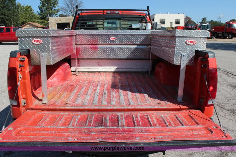 image for item I5818 2006 Ford F250 Super Duty XL pickup truck