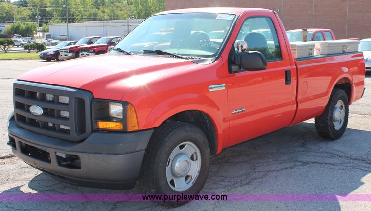 image for item I5819 2006 Ford F250 Super Duty XL pickup truck