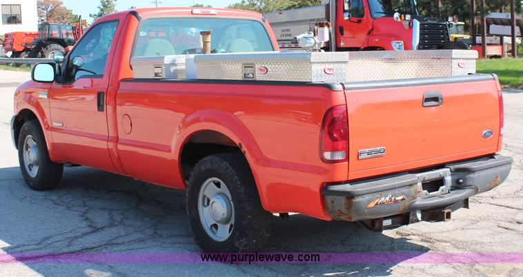 image for item I5819 2006 Ford F250 Super Duty XL pickup truck