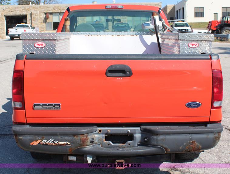 image for item I5819 2006 Ford F250 Super Duty XL pickup truck