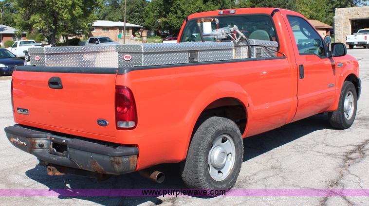 image for item I5819 2006 Ford F250 Super Duty XL pickup truck