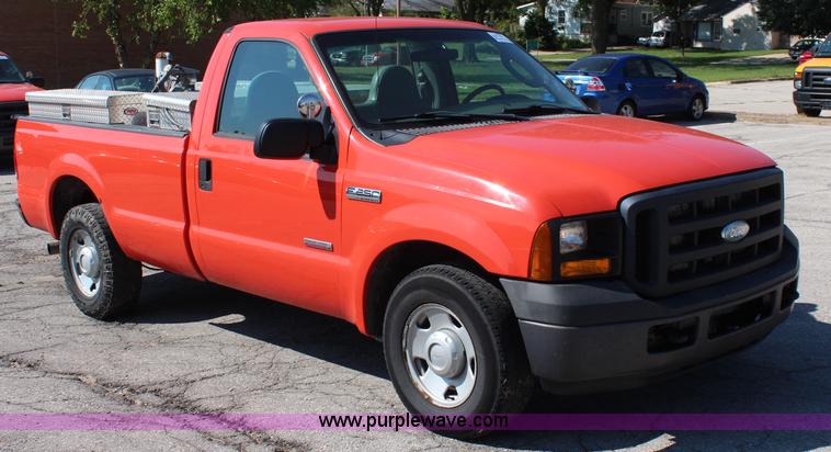 image for item I5819 2006 Ford F250 Super Duty XL pickup truck