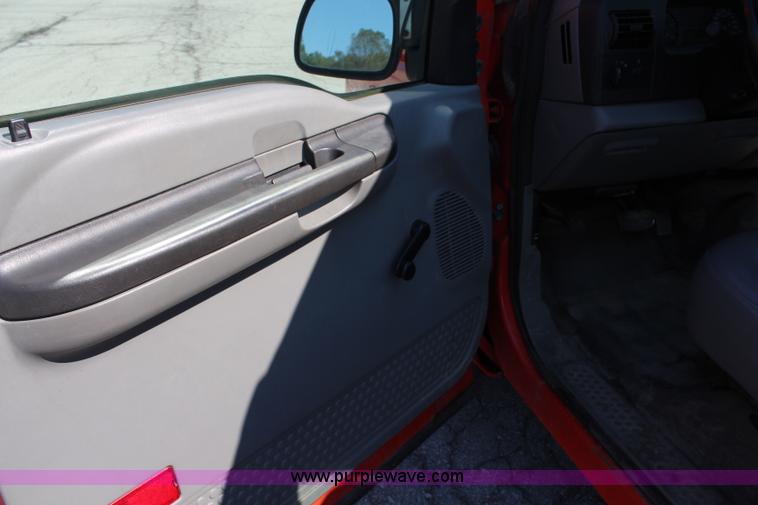 image for item I5819 2006 Ford F250 Super Duty XL pickup truck