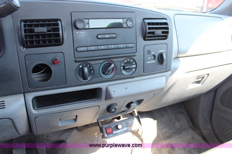 image for item I5819 2006 Ford F250 Super Duty XL pickup truck