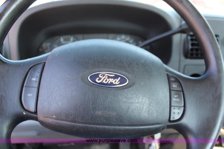 image for item I5819 2006 Ford F250 Super Duty XL pickup truck
