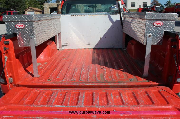 image for item I5819 2006 Ford F250 Super Duty XL pickup truck