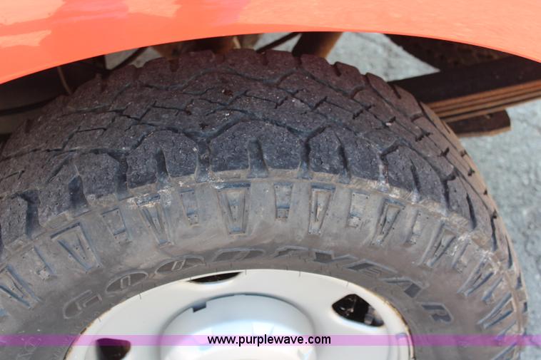 image for item I5819 2006 Ford F250 Super Duty XL pickup truck