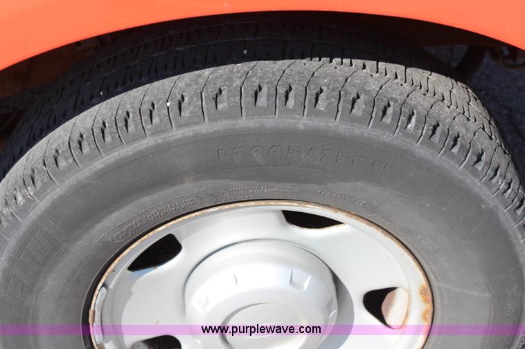 image for item I5819 2006 Ford F250 Super Duty XL pickup truck