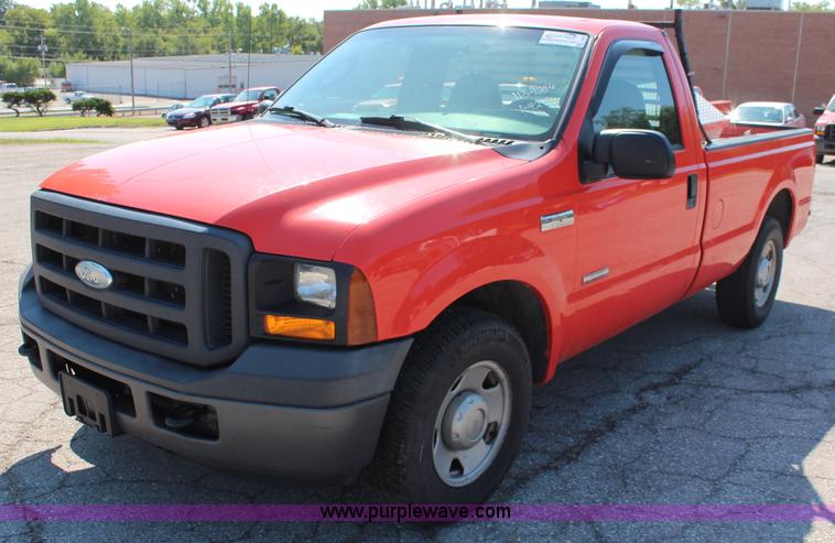 image for item I5837 2003 Ford F250 Super Duty XL pickup truck