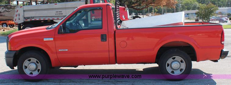 image for item I5837 2003 Ford F250 Super Duty XL pickup truck