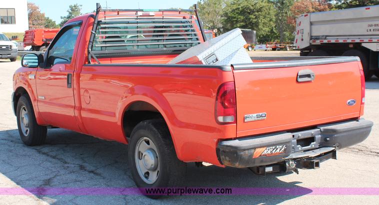 image for item I5837 2003 Ford F250 Super Duty XL pickup truck